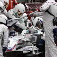 Vettel Memimpin, Kru BMW Kesetrum