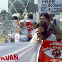 Ibu-ibu Protes Download Buku Gratis