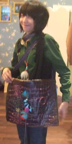 Tas Selempang Unik untuk Bergaya