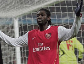 Adebayor Isyaratkan Bertahan