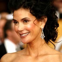 Teri Hatcher Pikir-pikir Bugil di TV