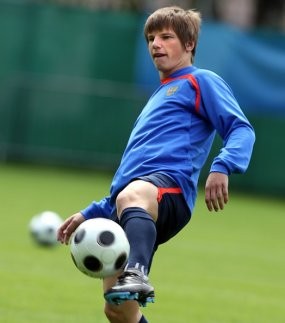 Fiorentina Antisipasi Mutu dengan Arshavin?