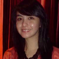 Revalina S. Temat Geli Lihat Ringgo