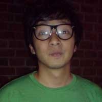 Cium Pria, Ringgo Agus Terhalang Kumis