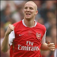 Wenger Tahan Senderos dari Kejaran Newcastle