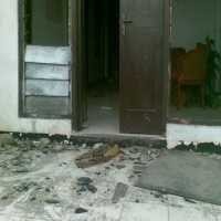 Ibu Penjual Nasi Bingung Wartegnya Rusak