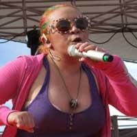 Loncat-loncat, Singlet Melly Goeslaw Melorot