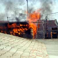 Diduga Korsleting, Gudang Bawang Hangus Dilalap Api