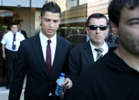 Gaya Selebritas Ronaldo Dibela Fergie