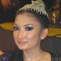 Natalie Sarah Santai Jauh dari Anak