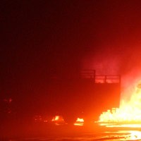 1 Truk di Gudang Pabrik Perakitan Sepeda Rungkut Dilumat Api