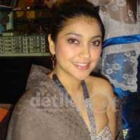 Sarah Azhari Misterius Soal Album