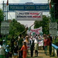 Diusir dari Rumah Dinas, Keluarga Purnawirawan TNI AU Demo