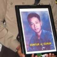 Disambut Tangis Ratusan Warga, Jenazah Guntur Dimakamkan