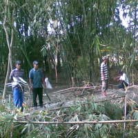 Police Line Tak Digubris Warga, Polisi Pasang Pagar Bambu