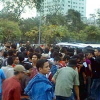 Mahasiswa SETIA Diangkut 10 Truk dari DPR ke Gedung Transito
