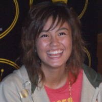 Agnes Monica Hitamkan Kulit