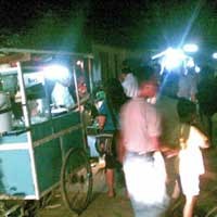 Rumah Ryan di Dusun Maijo Mendadak Jadi Pasar Malam