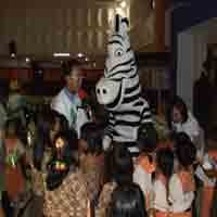 Zebra Cross Jadi Rebutan Puluhan Bocah TK dan SD