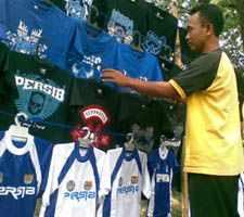 Penjualan Atribut Persib Menurun