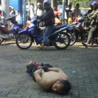 Suami Mengamuk, Perut Istri Disayat Hingga Usus Terburai