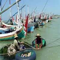 Gelombang Tinggi, Ratusan Nelayan Sumenep Takut Melaut