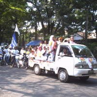 Ratusan Orang Mulai Berdatangan ke GOR Saparua