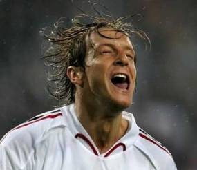 Ancelotti Siap Ubah Posisi Ambrosini