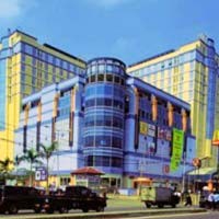 Irvan Terseret Eskalator Sampai Patah Tangannya