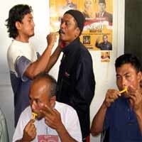 Lolos Putaran Kedua, Pendukung Ka-Ji Cukur Kumis