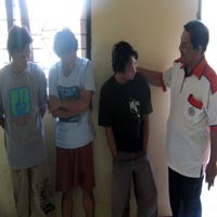 Sekeluarga Kompak Berjudi dan Dibui