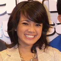 Warna-warninya Nirina Zubir