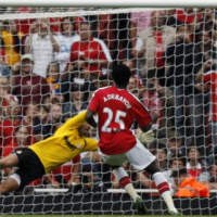 Arsenal Tundukkan Madrid, Hamburg Juara