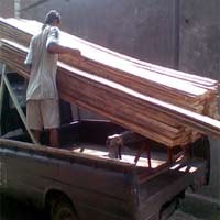 Pedagang & Warga Genting Baru Evakuasi Harta Bendanya