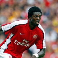 Ade-Van Persie Kikis Kecemasan Arsenal 