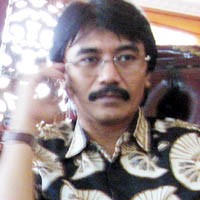 Menegpora Tolak Bantu Izin Persija