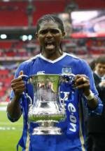 Kanu Bertahan Semusim Lagi