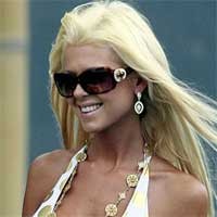Tara Reid Cari Teman Sekamar