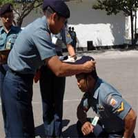 Penyelam Koarmatim Resmi Memakai Baret Biru Tua