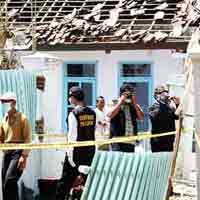 Dilempar Bom Ikan di Pagi Buta, Suami Tewas, Sang Istri Luka