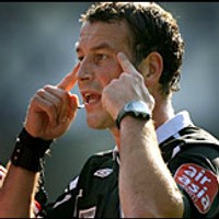 Wasit Dikartu Merah karena Tudingan Utang