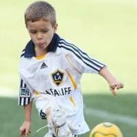 Kaki Kanan Beckham Menurun ke Romeo