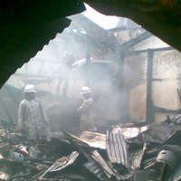 Rumah Produksi Karet dan Gudang Kelontong Dilalap Jago Merah 