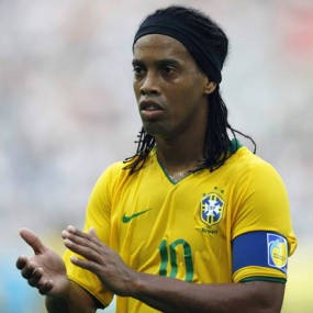 Tim Sepakbola Brasil Modifikasi Kostum