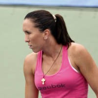 Petenis Ramai-ramai Mundur