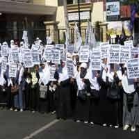 Tolak Intervensi Papua, Ratusan Massa HTI Demo Konjen AS