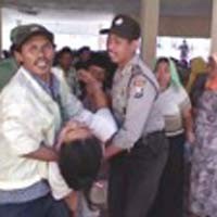 Kesurupan Ketika Antre BLT