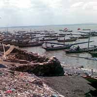 Gelombang Laut Tinggi, Nelayan Madura Tak Berani Melaut