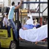 Pria Paling Gendut di Dunia Keluar Rumah dengan Alat Berat