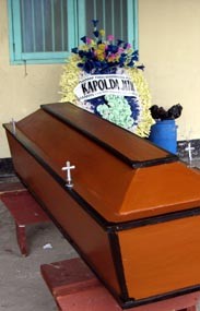 Tangis Haru Keluarga Saat Melihat Jenazah Grady